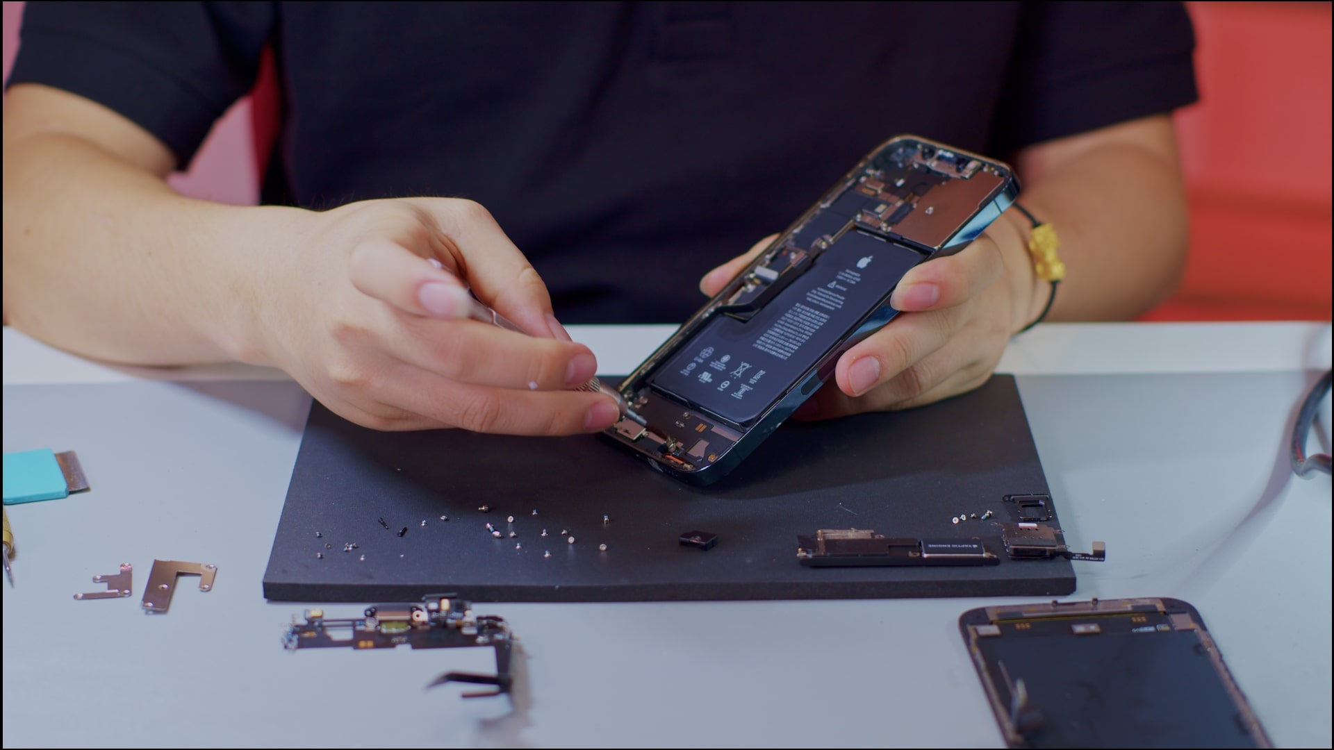 THAY CÁP SẠC IPHONE TẠI ONEWAY - GIÁ TỐT, CHẤT LƯỢNG CAO, BẢO HÀNH DÀI HẠN